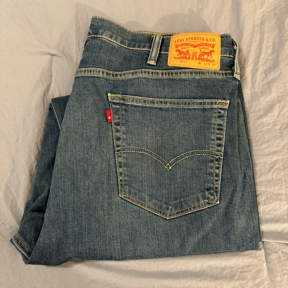 Levi’s 541 Athletic Taper Men’s‎ Jeans Size 42x30 With Stretch